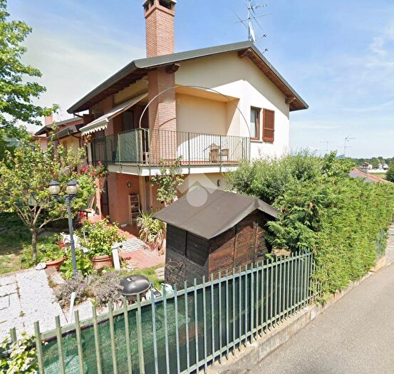 Casa quadrilocale in vendita in Via Madonnina, Missaglia