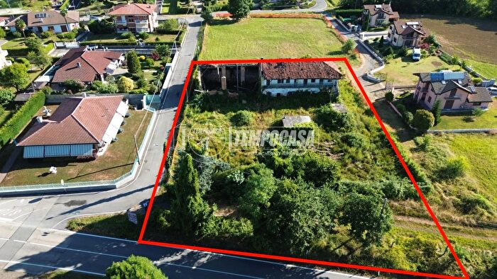 Casa con 8 locali in vendita in Via ai Colli, Barbania