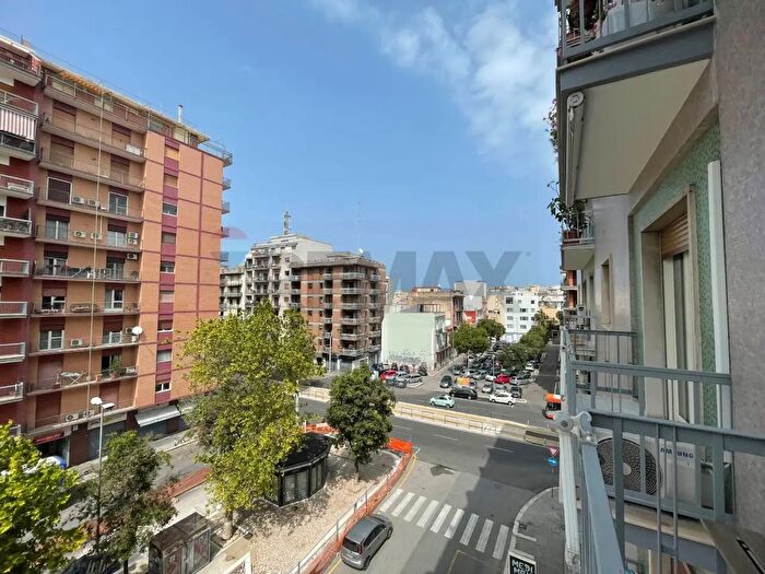 Appartamento quadrilocale in vendita in Largo Ciaia, Bari