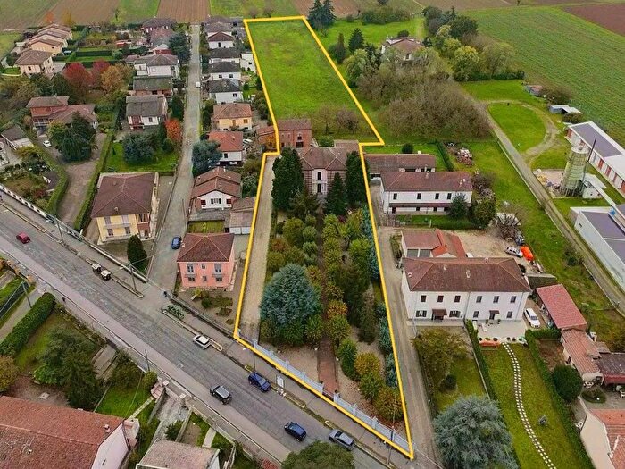 Casa con 9 locali in vendita in Via Genova Alessandria Alessandria, Alessandria