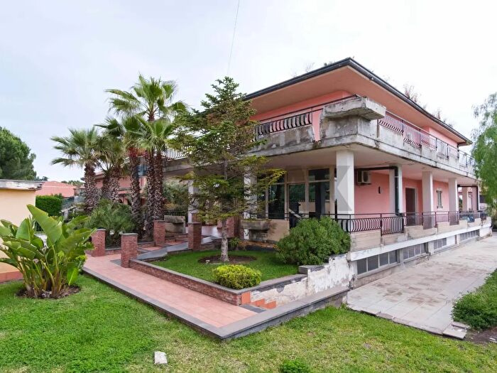 Casa con 10 locali in vendita in Via delle Campanelle, Mascalucia