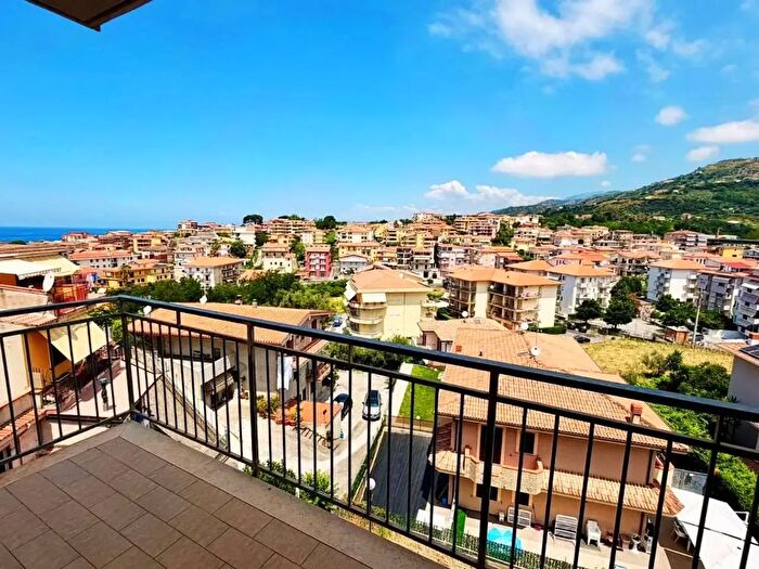 Appartamento trilocale in vendita in Via Giuseppe Fiorillo, Belvedere Marittimo