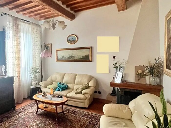 Casa con 5 locali in vendita in Cascina