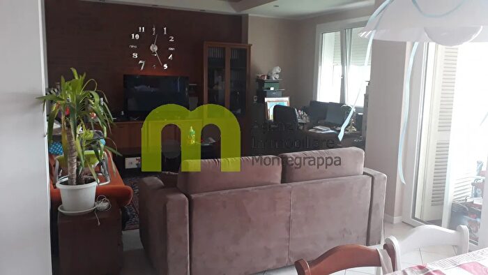 Appartamento quadrilocale in vendita in Via della Cerva, Castelfranco Veneto