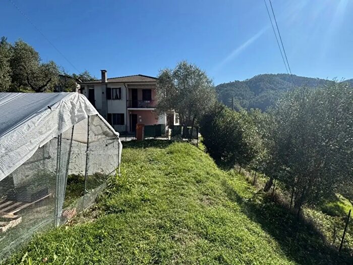 Casa quadrilocale in vendita in Via Codarmo Alto, Sesta Godano