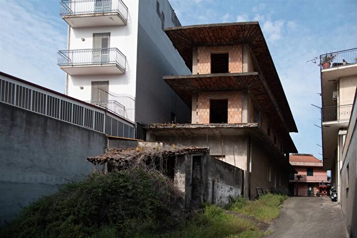 Appartamento con 16 locali in vendita in Via Macello Acireale, Acireale