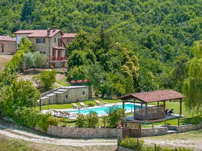 Casa con 6 locali in vendita in Via Giuseppe Mazzini, Ortignano Raggiolo