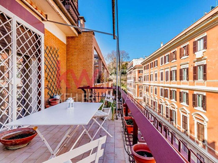 Casa trilocale in affitto in Via Gaetano Sacchi, Trastevere, Roma
