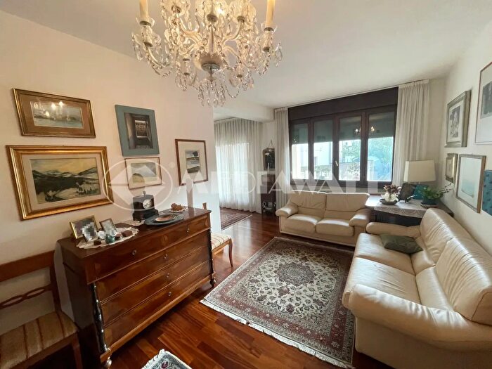 Casa con 10 locali in vendita in Pordenone