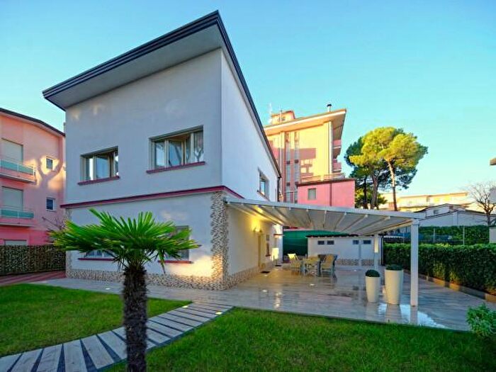 Casa con 6 locali in vendita in Cervia
