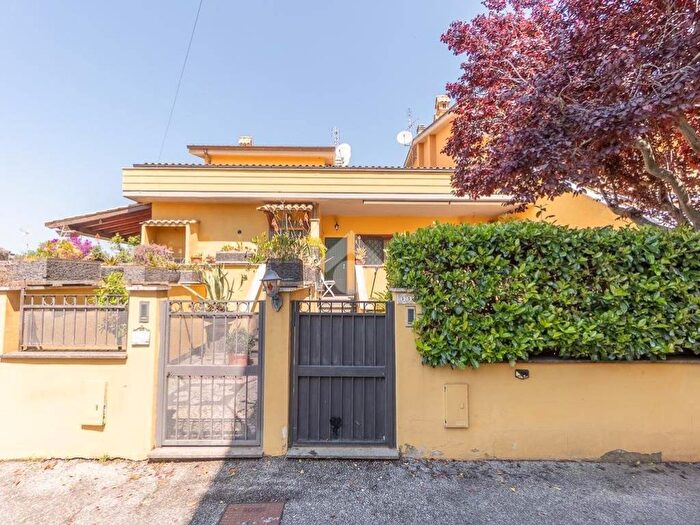 Casa quadrilocale in vendita in Via di San Matteo, Tor Vergata, Roma