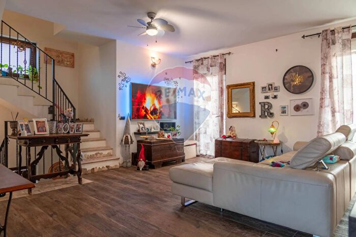 Casa quadrilocale in vendita in Via Leoncavallo, Novara