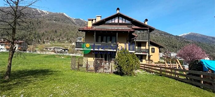 Casa con 7 locali in vendita in Dimaro Folgarida