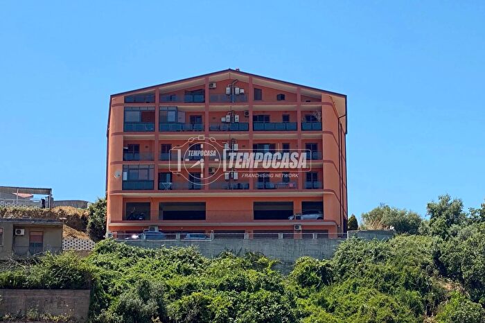 Appartamento trilocale in vendita in Via Latteri, Messina