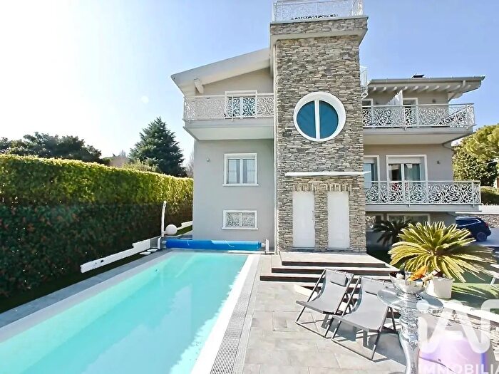 Casa con 20 locali in vendita in Via Caporali, Desenzano Del Garda