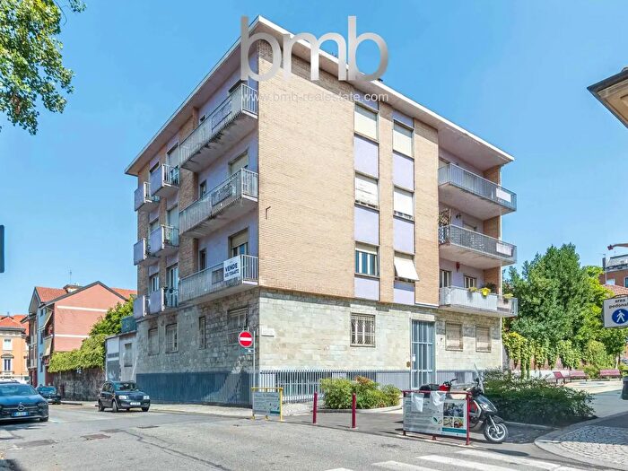Appartamento trilocale in vendita in Via Lodovica, Torino