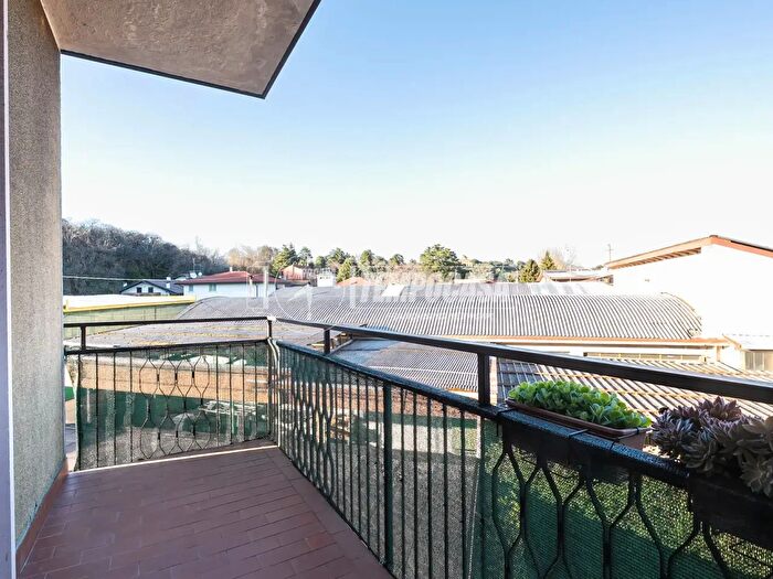 Appartamento trilocale in vendita in Via General Cantore, Inverigo