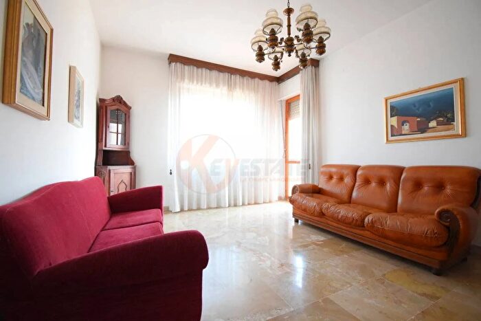 Appartamento con 5 locali in vendita in Via Cadamosto, Sassari