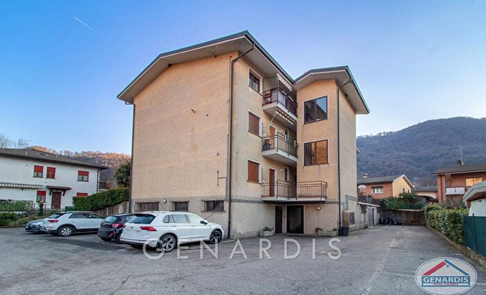 Appartamento trilocale in vendita in Via Taiana, Lavena Ponte Tresa