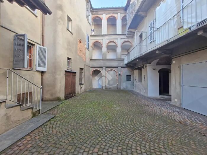 Appartamento con 5 locali in vendita in Vicolo Giuseppe Vincenzo Cavalleri, Asti