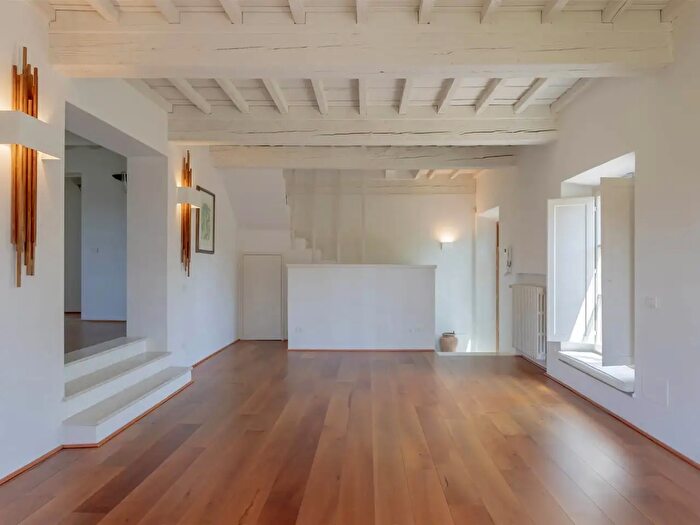 Casa con 8 locali in affitto in Firenze