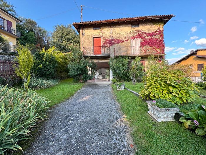 Casa con 5 locali in vendita in Via Dante Alighieri, Paratico