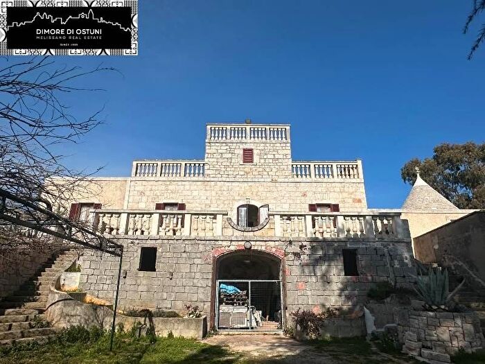 Casa con 11 locali in vendita in Ostuni