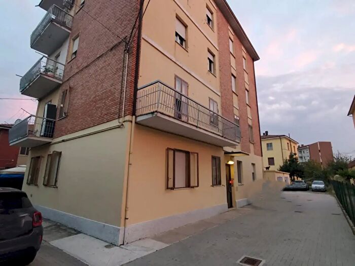 Appartamento trilocale in vendita in Via Monfalcone, Modena