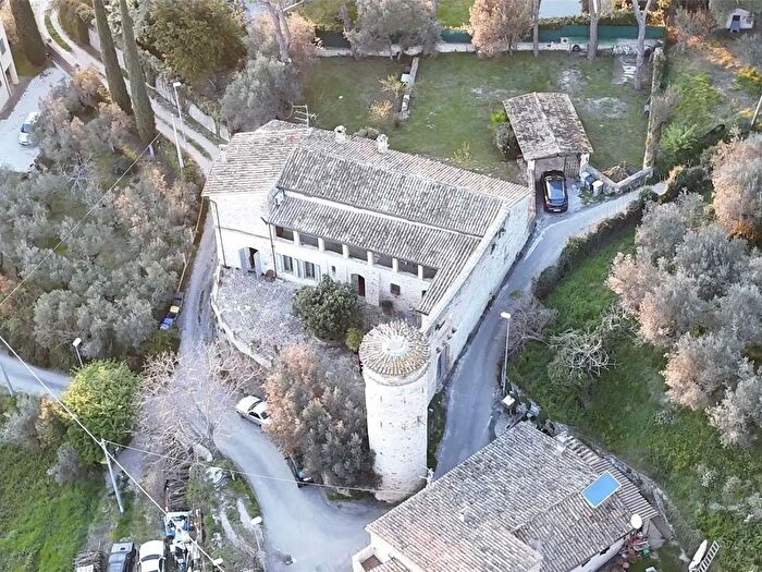 Casa con 5 locali in vendita in Voc Treggio, Foligno