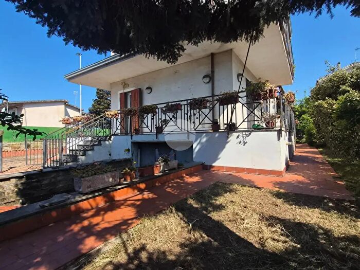 Casa quadrilocale in vendita in Via Madonna del Pantano, Giugliano In Campania