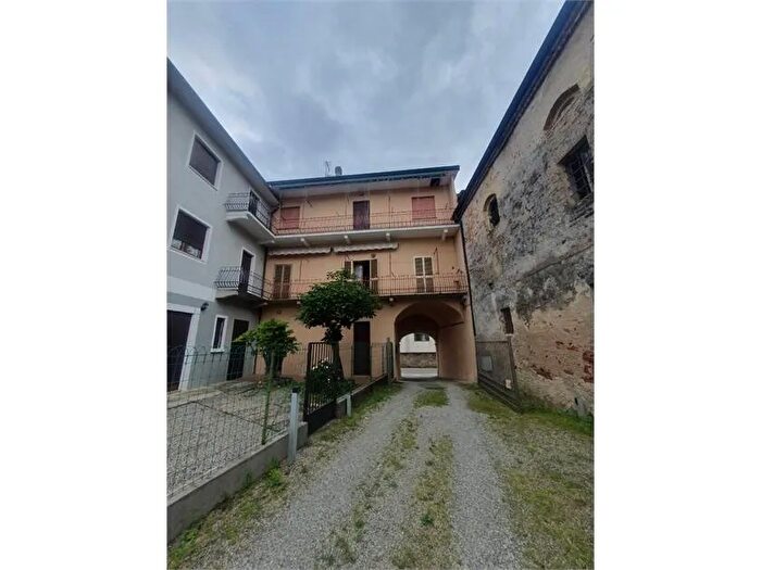 Appartamento trilocale in vendita in Via Matteotti Pombia No, Pombia