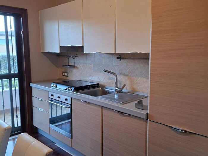 Appartamento trilocale in affitto in Via dei Tessitori, San Leucio Briano, Caserta