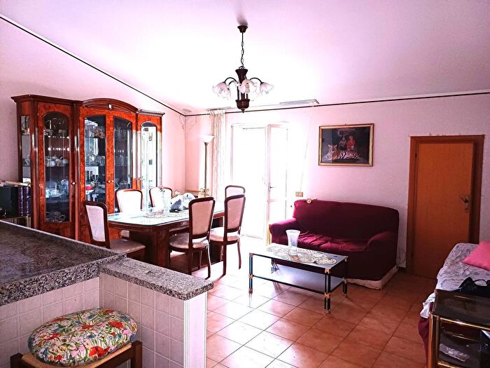 Appartamento trilocale in vendita in Viale dei Caduti sul Lavoro, Caprarola