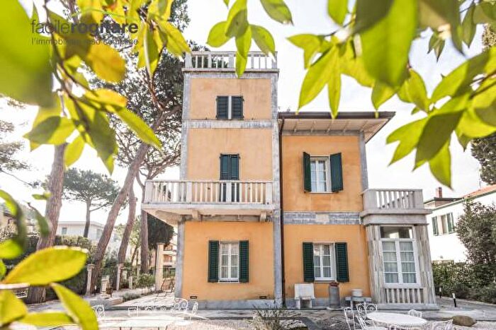 Casa con 6 locali in vendita in Viale Francesco Baracca, Riccione