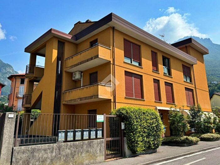 Appartamento trilocale in affitto in Via Flli Pini, Centro, Mandello del Lario