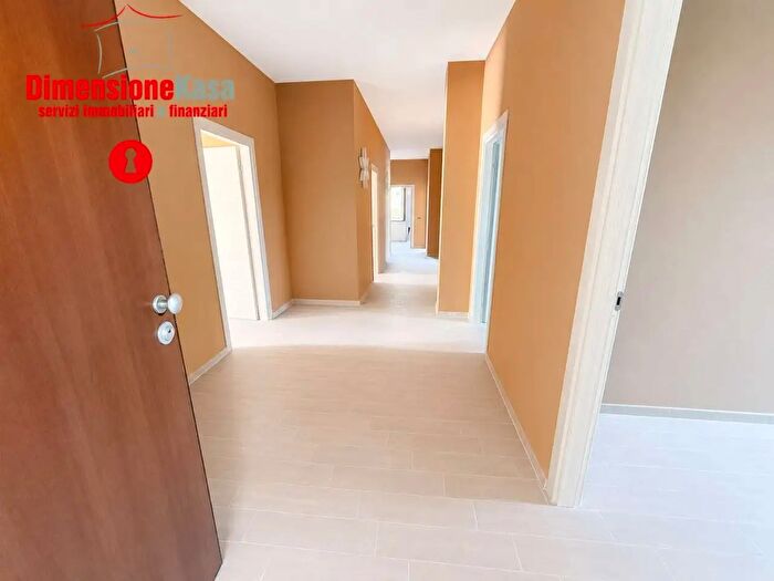 Appartamento con 6 locali in vendita in Via Vittorio Veneto, Nola