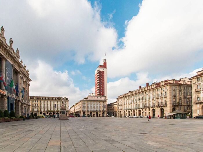 Appartamento trilocale in affitto in Via Giovanni Battista Viotti, Via Roma, Torino