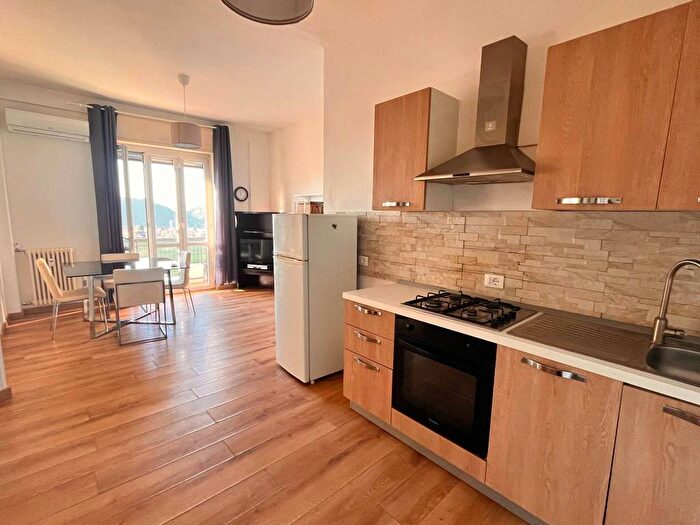 Appartamento trilocale in affitto in Via Camponuovo, Lipomo