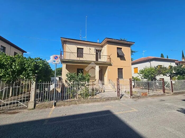 Appartamento quadrilocale in vendita in Via Orazio, Foligno