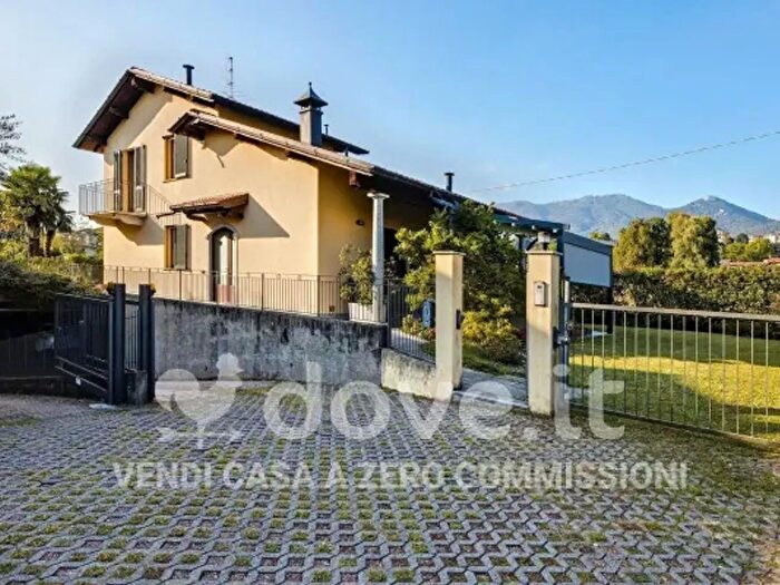 Casa trilocale in vendita in Via Giovanni Pascoli b, Casciago