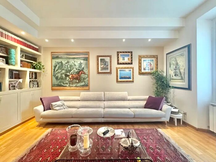 Appartamento con 6 locali in vendita in Viale dei Mille Snc, Firenze