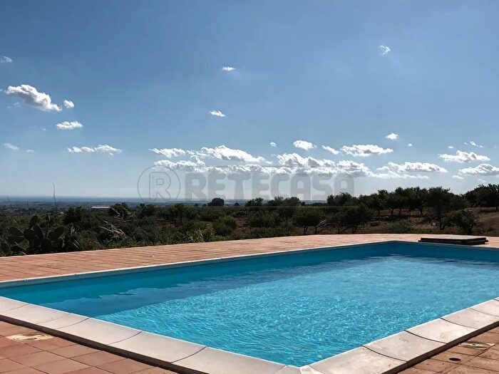 Casa con 12 locali in vendita in Menfi