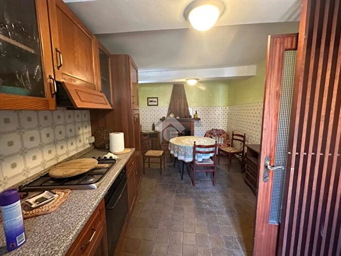 Casa con 6 locali in vendita in Località Roncato Diecimo, Borgo A Mozzano