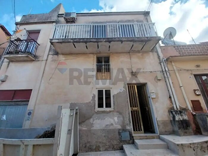 Casa con 7 locali in vendita in Vico Saverio Puglisi, Modica