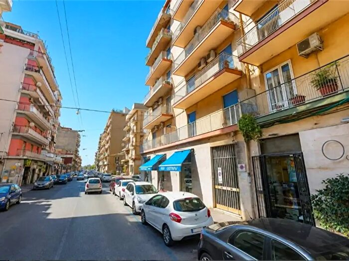 Appartamento quadrilocale in vendita in Via Ammiraglio Caracciolo, Catania