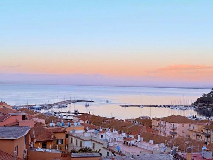 Appartamento quadrilocale in vendita in Via Oliveto, Monte Argentario