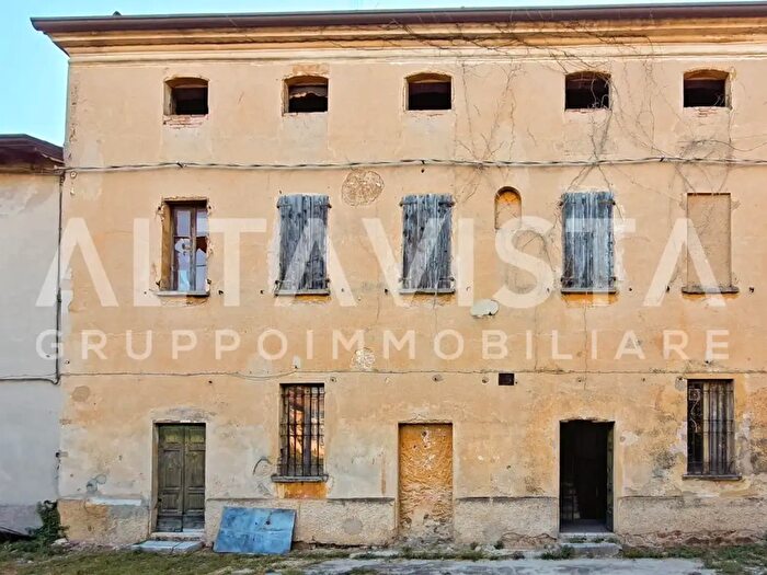 Casa quadrilocale in vendita in Via Regia Antica, Lonato del Garda