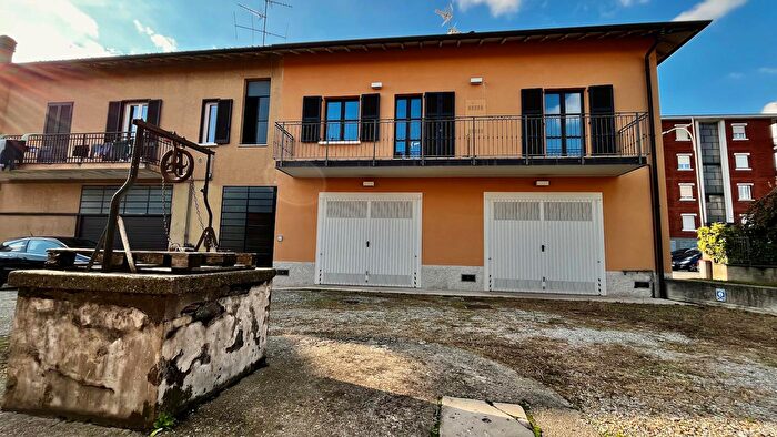 Appartamento trilocale in vendita in Via Mons Caccia Dominioni, Cornate DAdda