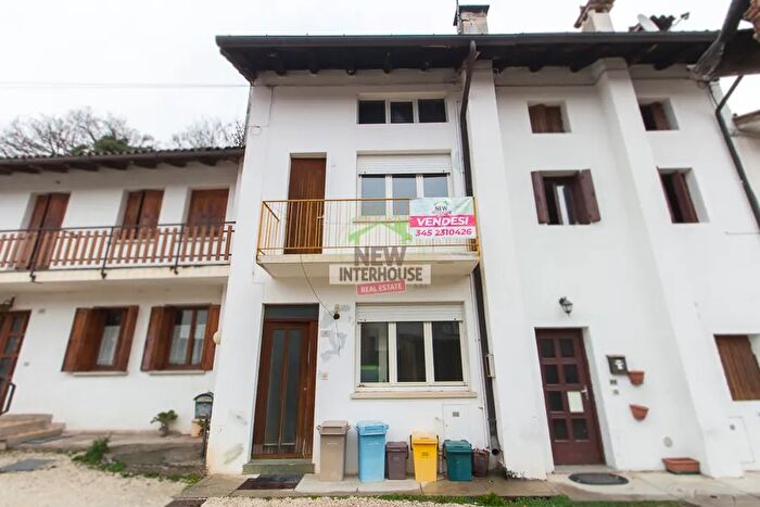 Casa con 6 locali in vendita in Via Angelo dal Mistro Maniago, Maniago