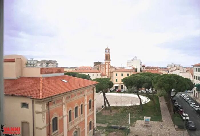 Appartamento quadrilocale in vendita in Via Francesco Petrarca, Cecina